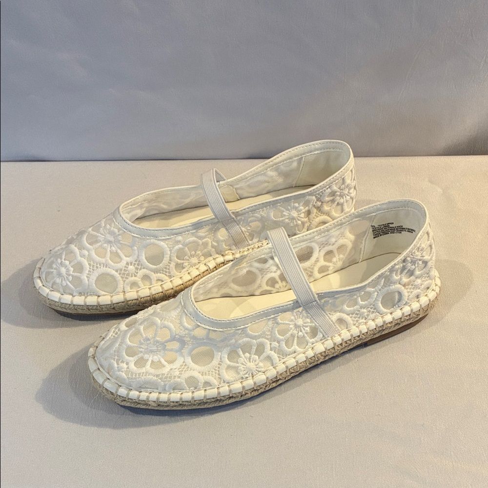 NWOB Universal Thread White Celia floral lace Mary Jane espadrille flats size 9